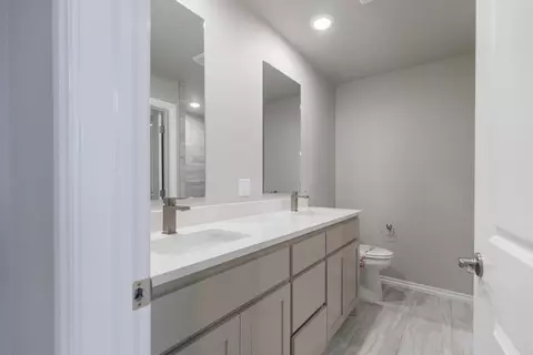 Bath - 2800 Heather Hvn, Moore, OK 73160 photo 1 of 12
