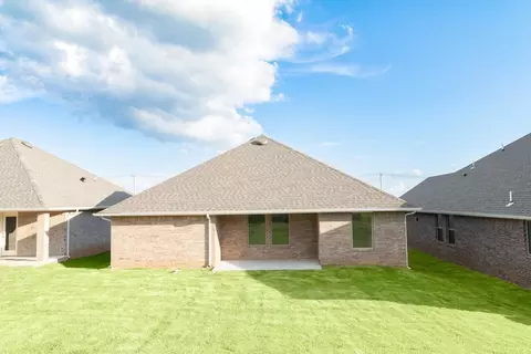 Exterior - 2800 Heather Hvn, Moore, OK 73160 photo 12 of 21