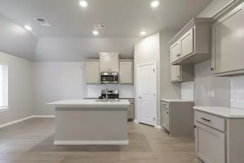Kitchen - 2800 Heather Hvn, Moore, OK 73160 photo 2 of 17