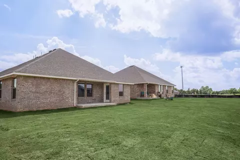 Exterior - 2800 Heather Hvn, Moore, OK 73160 photo 14 of 21