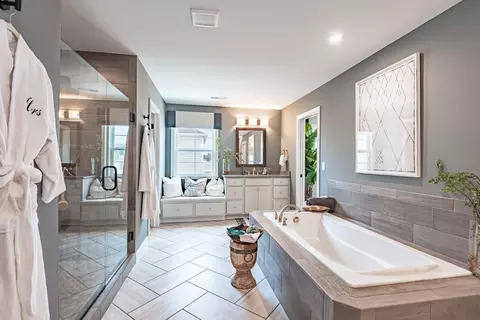 Bath - 2705 Buckridge Dr, Cincinnati, OH 45233 photo 1 of 6