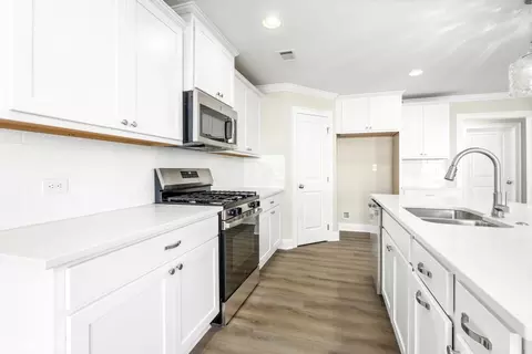 Kitchen - 281 Heath Ridge Rd, Dothan, AL 36305 photo 2 of 3
