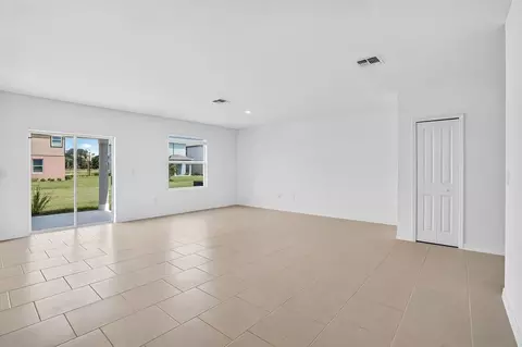 Living - 3526 Ambersweet Xing, Parrish, FL 34219 photo 1 of 2