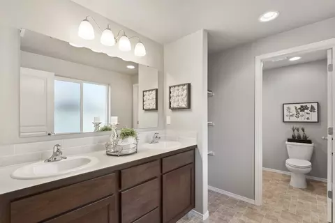 Bath - 141 Bitters Lp, Grandview, WA 98930 photo 2 of 3