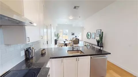 Kitchen - 1878 E Walnut St #203, Pasadena, CA 91107 photo 6 of 7