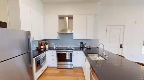 Kitchen - 1878 E Walnut St #203, Pasadena, CA 91107 photo 5 of 7
