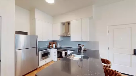 Kitchen - 1878 E Walnut St #203, Pasadena, CA 91107 photo 4 of 7