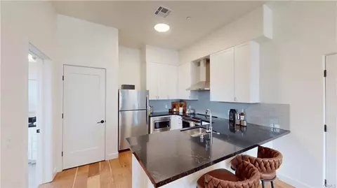 Kitchen - 1878 E Walnut St #203, Pasadena, CA 91107 photo 3 of 7