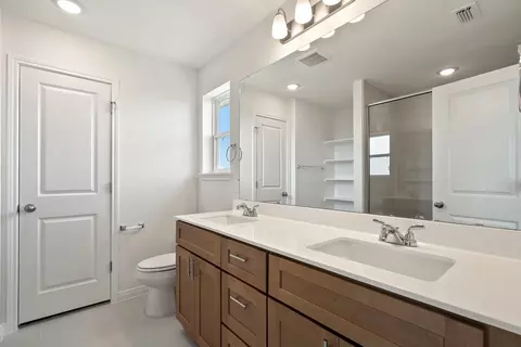 Bath - 6570 Marsh Ln, Buda, TX 78610 photo 1 of 4