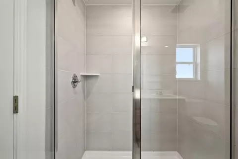 Bath - 6570 Marsh Ln, Buda, TX 78610 photo 3 of 4