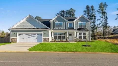 1016 Alder Pond Dr, Campobello, SC 29322
