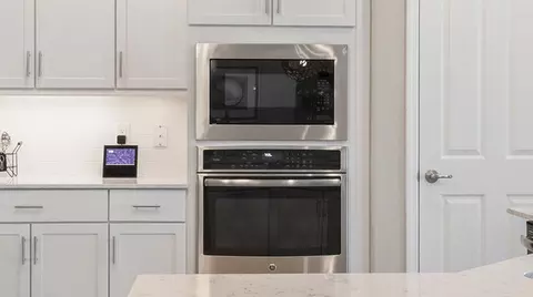 Kitchen - 20100 Everwood Dr, Estero, FL 33928 photo 6 of 6