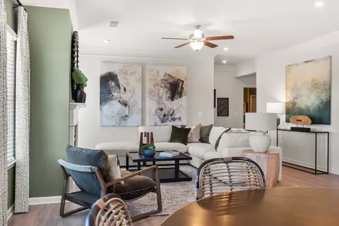 Living - 21 Patriot Pl, Smithfield, NC 27577 photo 2 of 4