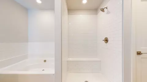 Bath - 94 Jacoby Dr, Fairburn, GA 30213 photo 6 of 17