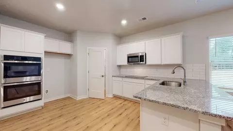 Entry Way - 94 Jacoby Dr, Fairburn, GA 30213 photo 4 of 6