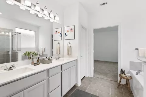 Bath - 1005 Rountree Ct, Celina, TX 75009 photo 2 of 3