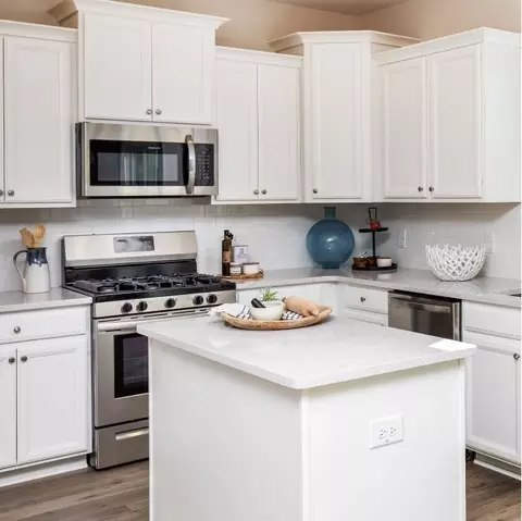 Kitchen - 302 Little Brook Ln, Moncks Corner, SC 29461 photo 4 of 6