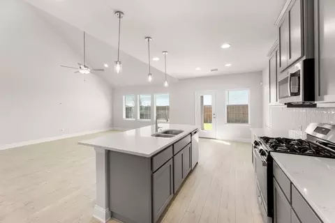 Kitchen - 1101 Trinity Rail Rd, Anna, TX 75409 photo 6 of 10