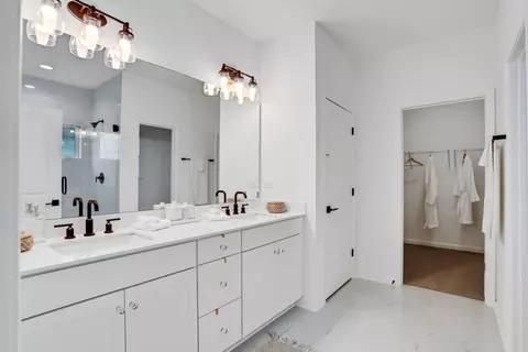Bath - 182 Brook Forest Dr, Saint Augustine, FL 32092 photo 3 of 6
