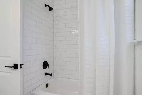 Bath - 182 Brook Forest Dr, Saint Augustine, FL 32092 photo 2 of 6