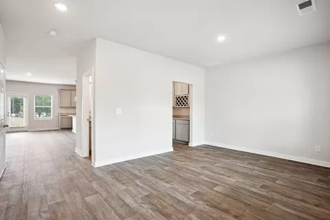Living - 300 Hudson Ct, Jackson, GA 30233 photo 1 of 3