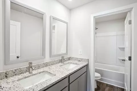 Bath - 300 Hudson Ct, Jackson, GA 30233 photo 4 of 5