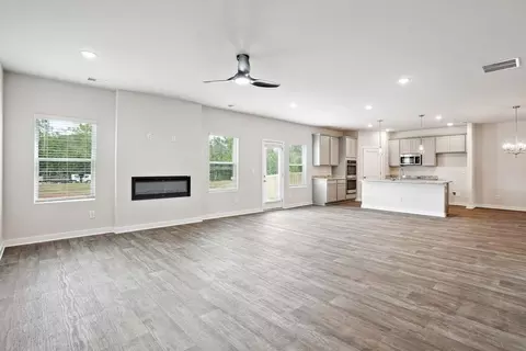 Living - 300 Hudson Ct, Jackson, GA 30233 photo 2 of 3