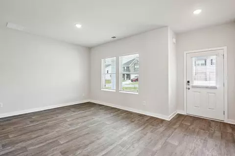 Living - 300 Hudson Ct, Jackson, GA 30233 photo 3 of 3