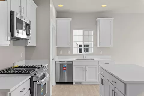Kitchen - 6417 Vernon Dr, Eagle Mountain, UT 84005 photo 2 of 4
