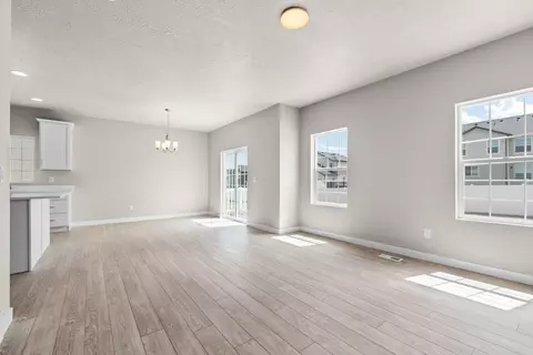 Living - 6417 Vernon Dr, Eagle Mountain, UT 84005 photo 2 of 6