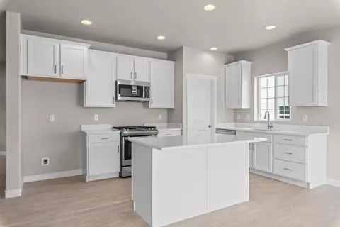 Kitchen - 6417 Vernon Dr, Eagle Mountain, UT 84005 photo 1 of 4
