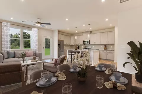 Dining - 890 Vinewood St, Sumter, SC 29154 photo 2 of 2