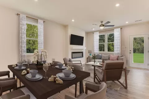 Dining - 890 Vinewood St, Sumter, SC 29154 photo 1 of 2