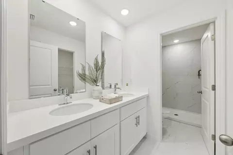 Bath - 5204 Luisa Ct, Saint Cloud, FL 34771 photo 1 of 6