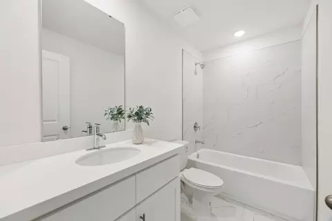 Bath - 5204 Luisa Ct, Saint Cloud, FL 34771 photo 3 of 6
