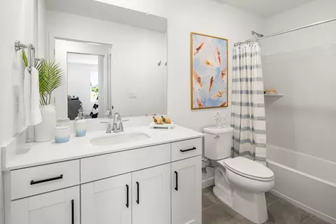 Bath - 843 Pecan Tree Ln, Galt, CA 95632 photo 2 of 2