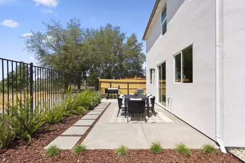Exterior - 843 Pecan Tree Ln, Galt, CA 95632 photo 2 of 11