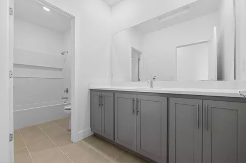 Bath - 2873 Dapper St, Tracy, CA 95377 photo 2 of 2