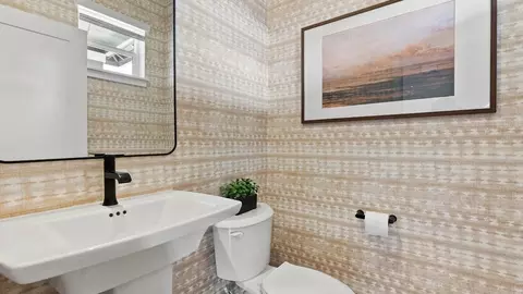 Bath - 21217 SE Pelee Dr, Bend, OR 97702 photo 1 of 5
