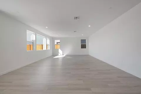 Living - 2558 Lavender Pl, Fairfield, CA 94533 photo 2 of 12