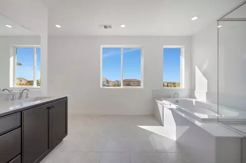 Bath - 2558 Lavender Pl, Fairfield, CA 94533 photo 3 of 8