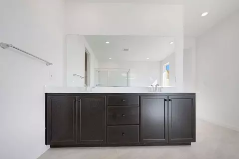 Bath - 2558 Lavender Pl, Fairfield, CA 94533 photo 4 of 8