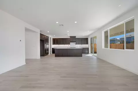 Living - 2558 Lavender Pl, Fairfield, CA 94533 photo 8 of 12