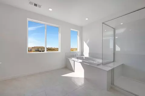 Bath - 2558 Lavender Pl, Fairfield, CA 94533 photo 2 of 8
