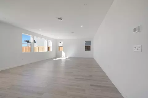 Living - 2558 Lavender Pl, Fairfield, CA 94533 photo 3 of 12