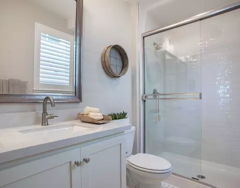 Bath - 2558 Lavender Pl, Fairfield, CA 94533 photo 1 of 8