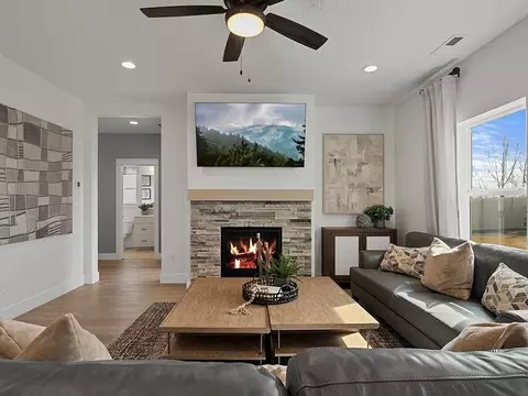 Living - 1919 Cashel St, Middleton, ID 83644 photo 1 of 5