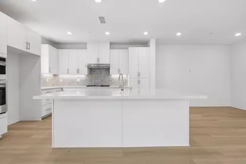 Kitchen - 27004 Echo Mountain Way, Valencia, CA 91355 photo 2 of 5