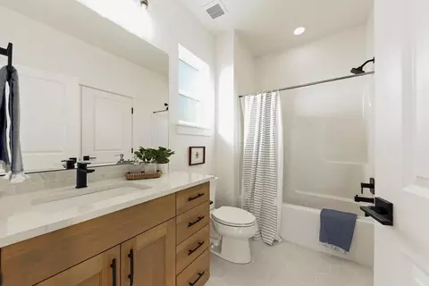Bath - 7323 Powell Pl, Eagle, ID 83714 photo 1 of 4