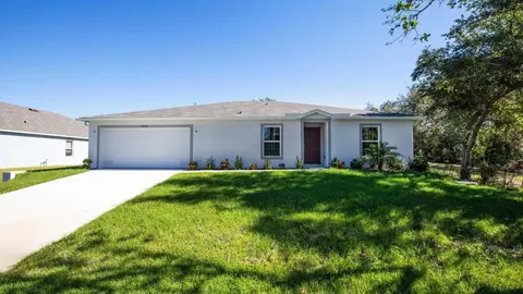 Exterior - 14055 Spring Hill Dr, Spring Hill, FL 34609 photo 4 of 11